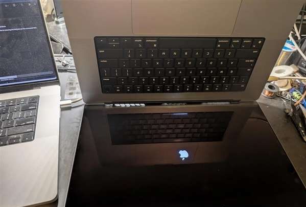 M1 Max主板烧穿一个洞!维修达人搬板修复:省下一台MacBook的钱